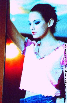 
Modèle : Amanda (Slides)

Make-up : Émilie Larrouy

Stylisme : Marie Revelut

Cette photo est présente dans Le Book Paris 2004

(Cliquez sur l'image pour revenir en arrière)
