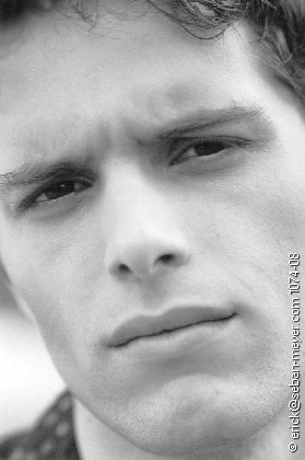 
Model : Marcio (Totem Model Agency)

Stylisme de plateau : Galle Hiver

Make up : Caroline Brillat

Photo : Erick Seban-Meyer (Paris, avril 2002)

(cliquez sur l'image pour revenir)